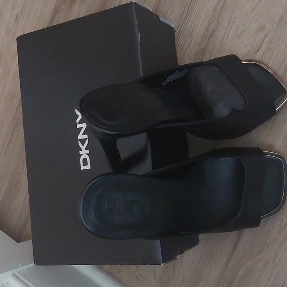 Shoes - Picture 2 of 3